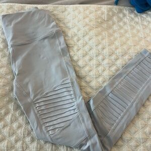 ALO Yoga Light Gray Leggings